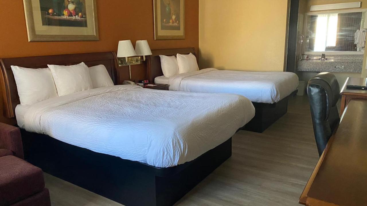 Ramada By Wyndham Rome - Verona Exteriör bild