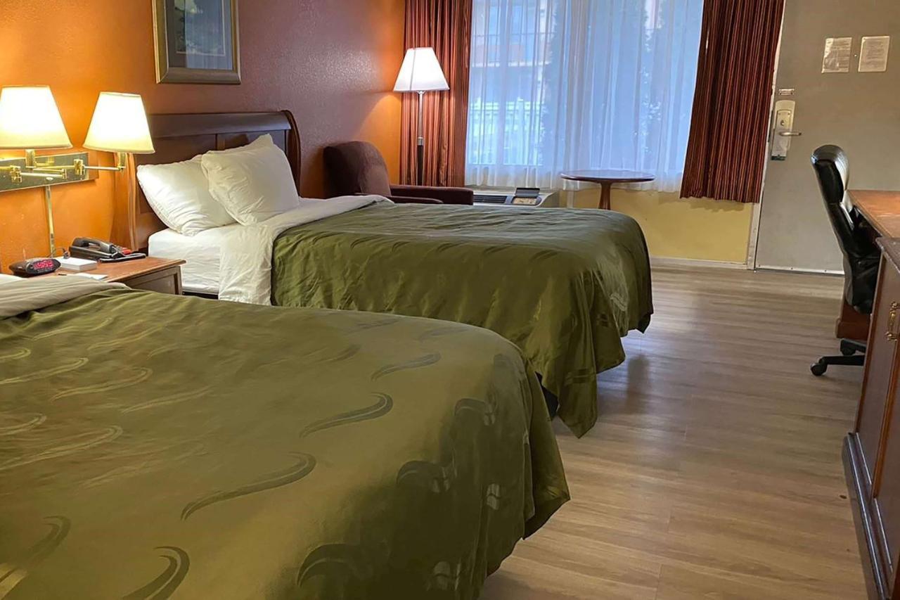 Ramada By Wyndham Rome - Verona Exteriör bild
