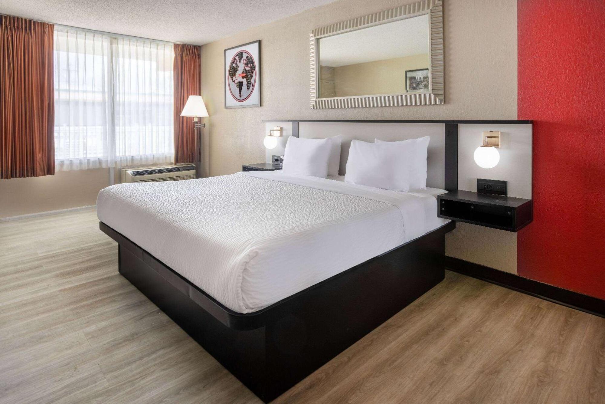 Ramada By Wyndham Rome - Verona Exteriör bild