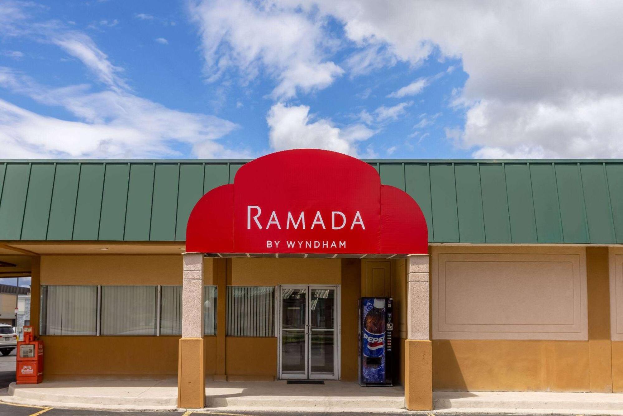 Ramada By Wyndham Rome - Verona Exteriör bild