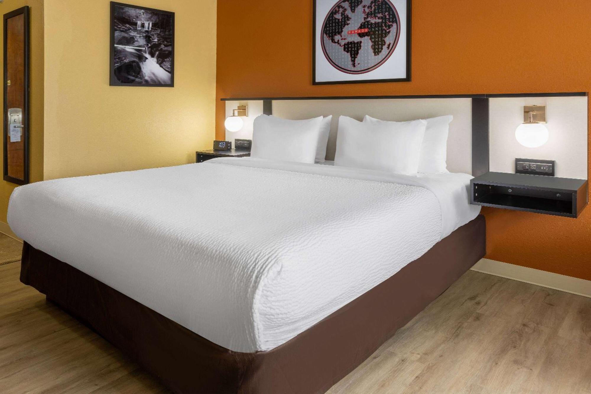 Ramada By Wyndham Rome - Verona Exteriör bild