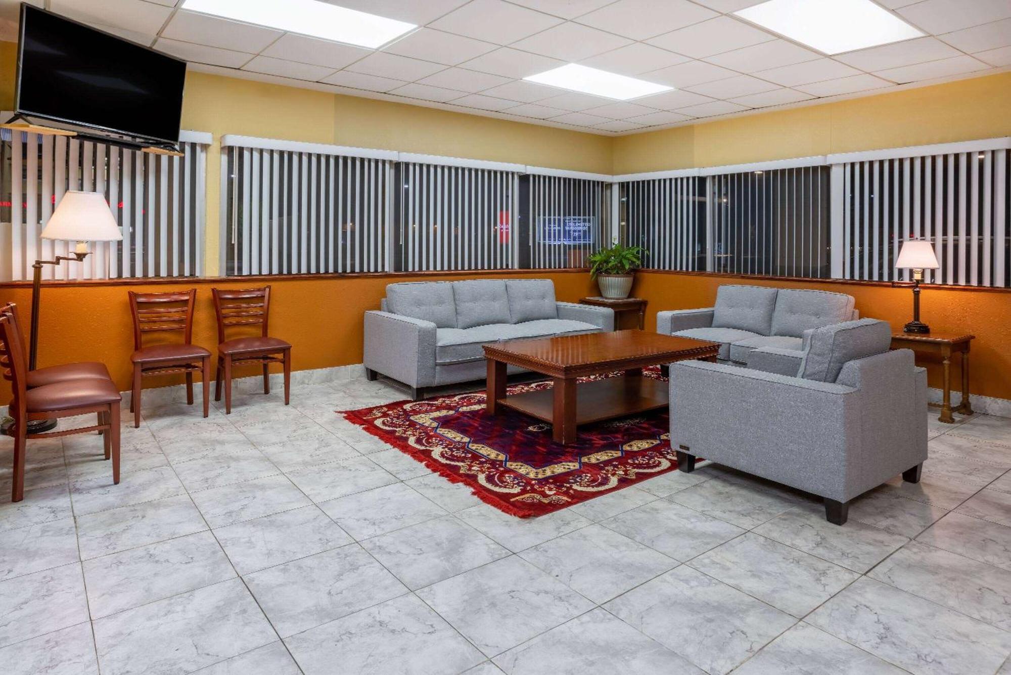 Ramada By Wyndham Rome - Verona Exteriör bild